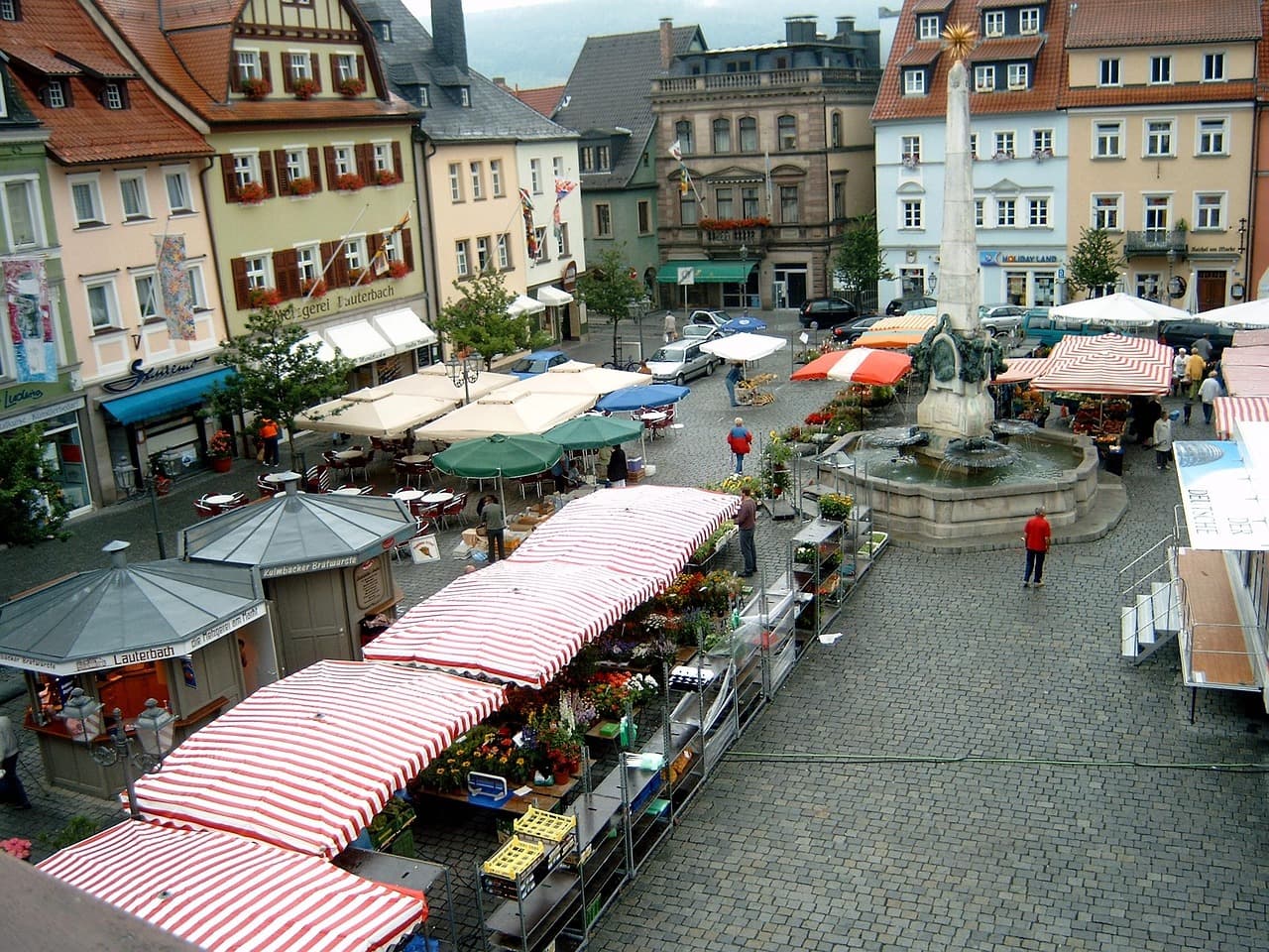 Markttreiben auf dem Kulmbacher Marktplatz