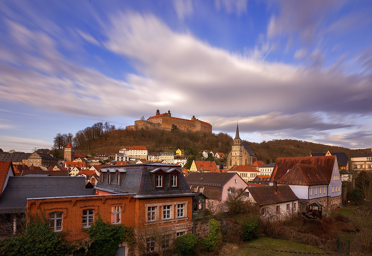 Blick über die Kulmbacher Altstadt zur Plassenburg